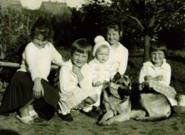 Dr. Gruber as child with siblings and cousins
